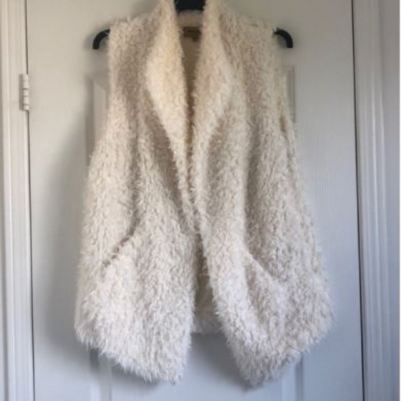 Fluffy Cream Waterfall Vest - Picture 2 of 9